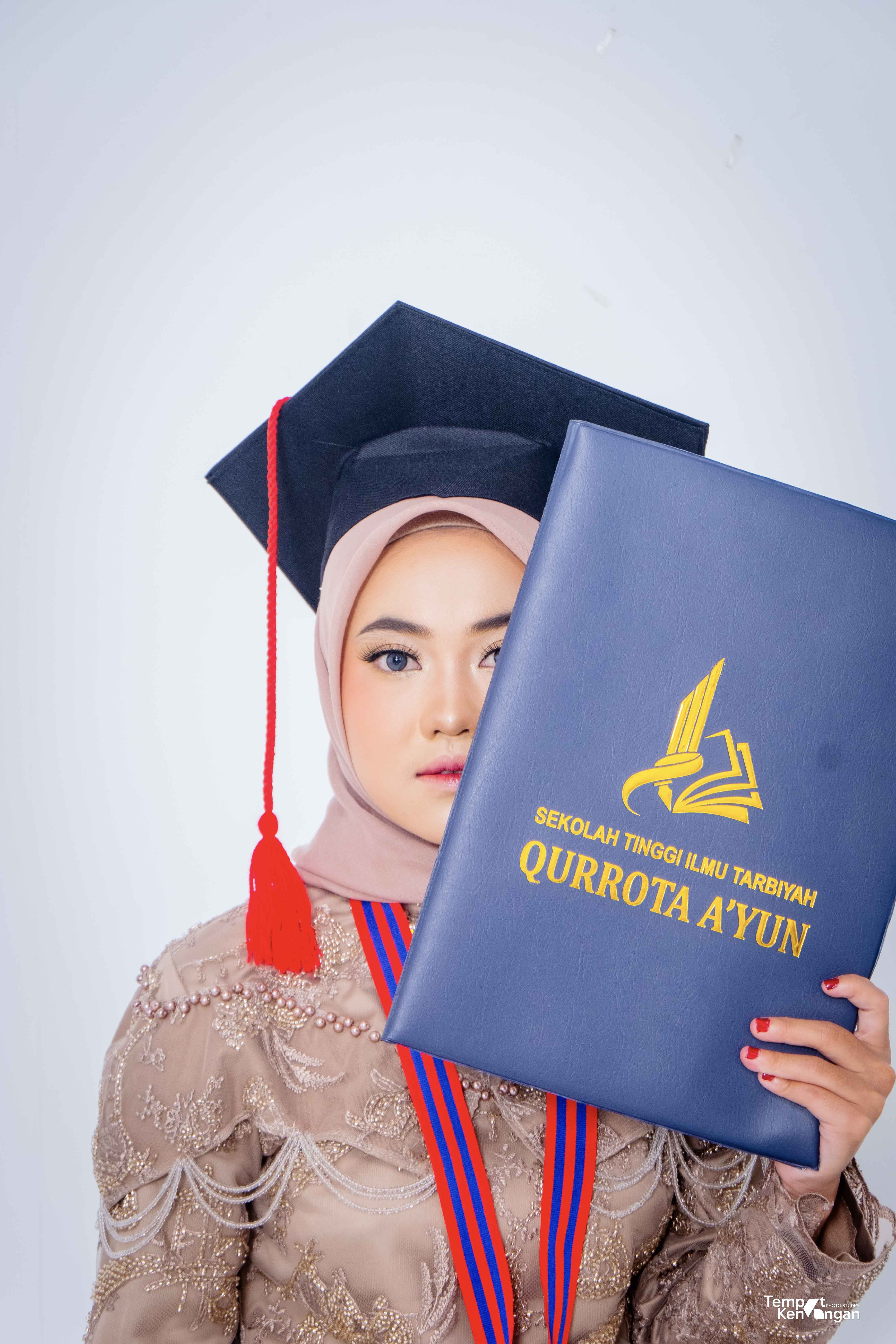 Graduation Session Indoor